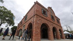 三井倉庫重現風華（1）興建於日治時期的舊三井物產株式會社北門倉庫，經歷搬遷修復後終於重現風華，將於11月1日正式對外開放。中央社記者裴禛攝  107年10月31日