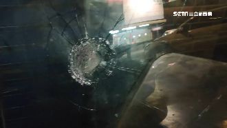 無故遭砸！四輛「胖卡車」玻璃窗破洞