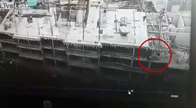 俄羅斯,工安意外,工人頂樓墜落慘死（圖／翻攝自LiveLeak）