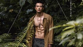 JR推出個人首本寫真《紀律》。（圖／天晴娛樂提供）