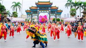 全國義民祭在新竹縣  推廣客家文化「義魄千秋2019全國義民祭在新竹縣」系列活動21日起舉行，除強化義民祭典科儀全程紀錄外，為推廣客家文化，還辦理義民故事校園巡演、義民文化講座、義民小旅行、客家大戲藝文展演等。圖為民國107年義民祭盛況。（翻攝畫面）中央社記者郭宣(文三)新竹縣傳真  108年7月18日