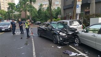 轎車駕駛疑恍神逆向！騎士遭撞飛身亡