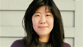 吉本芭娜娜轉換創作路徑　彙整電子雜誌內容出版日本作家吉本芭娜娜近年轉換創作路徑，創辦電子雜誌與讀者溝通，她把只訂閱不公開的電子雜誌內容彙整修改後，集結成書出版。（Fumiya Sawa攝，時報出版提供）中央社記者陳政偉傳真　108年7月18日