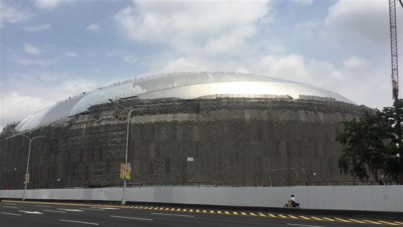 大巨蛋外牆施工　北市：考量公共安全