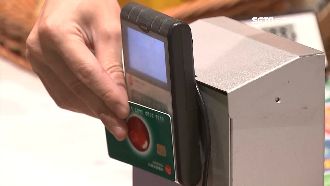 結帳最怕遇慢郎中！銅板付款慢慢數