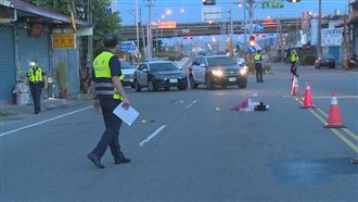 2機車連續撞擊！8旬婦慘死路中央