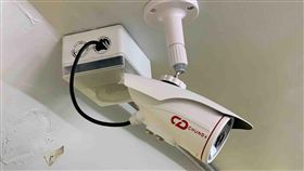 中市展開汰換中國製監視器台中市台灣大道沿線地下道監視器被發現使用中國海康威視產品，台中市政府已要求廠商進行汰換，英才路口地下道監視器19日已更換為台製監視器。中央社記者郝雪卿攝  108年7月19日