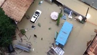 影／韓國瑜塞子破功？空拍全里泡水裡