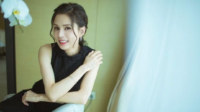 最美小龍女被P圖壞了？竟慘成蠟像臉