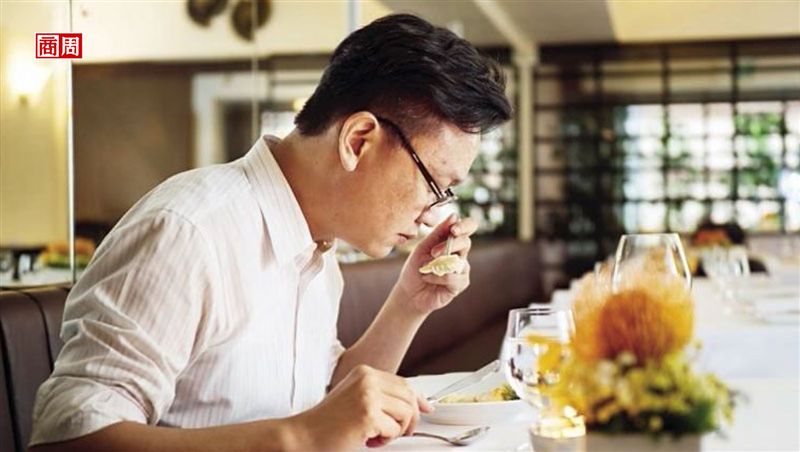 飛遍世界追求美食　熱愛食材原味