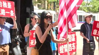 親兄姊到場力挺！蔡英文見僑胞笑開懷