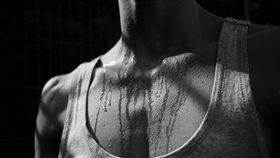 流汗，出汗，排汗，胸口，胸肌，背心，吊嘎（圖／翻攝自Pixabay）