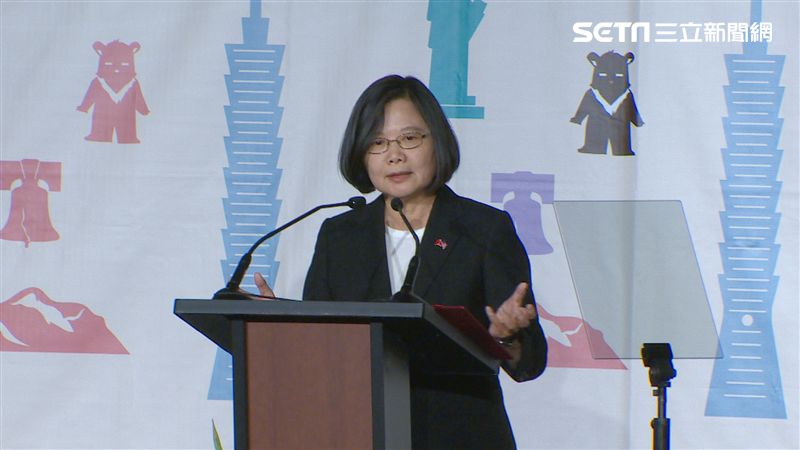小英致詞三語並用！強調守護台灣價值
