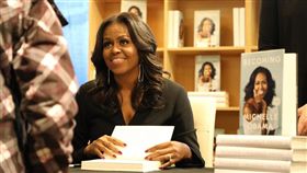 美國前第一夫人蜜雪兒．歐巴馬2019年達成一項個人生涯里程碑，她的書「成為這樣的我：蜜雪兒．歐巴馬」熱銷1000萬本，堪稱是史上最暢銷的回憶錄。