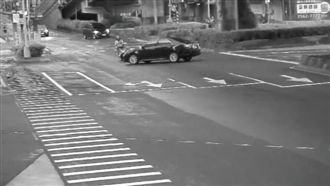 畫面曝光！轎車左轉闖紅燈害騎士慘死