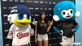 ▲樂天巨人啦啦隊國民女神安芝儇受訪。（圖／記者蕭保祥攝影）