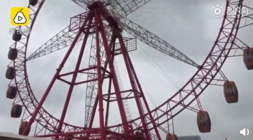 搭摩天輪沒關門！5人受困百尺高空
