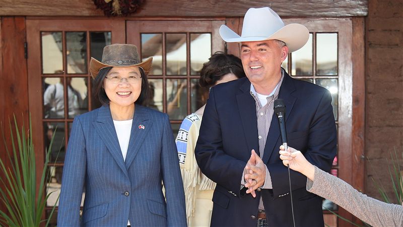 蔡總統接地氣戴牛仔帽！聚焦經貿交流