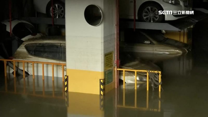 地下室慘淹！逾20車遭滅頂　居民怒