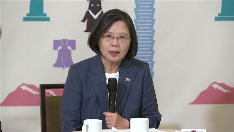 學柯P？談改變…蔡英文抓頭：下一題