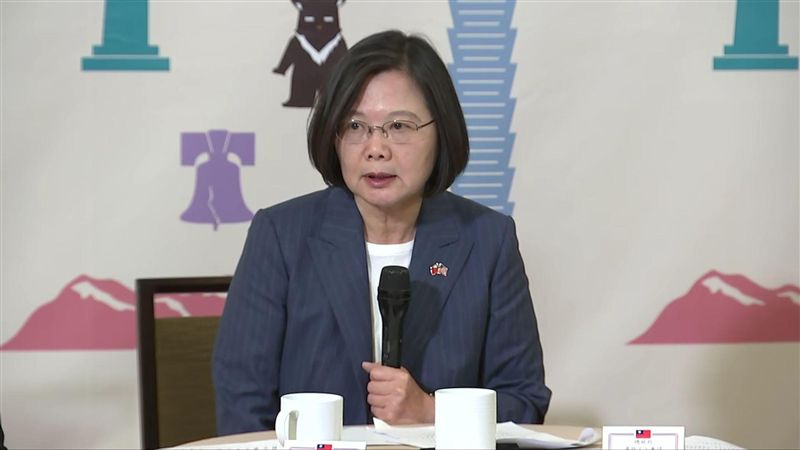 白綠合作？蔡英文露玄機：答案很簡單