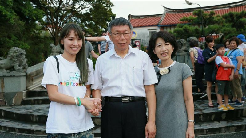 遭批白色寄生蟲　柯：少數人精神分裂