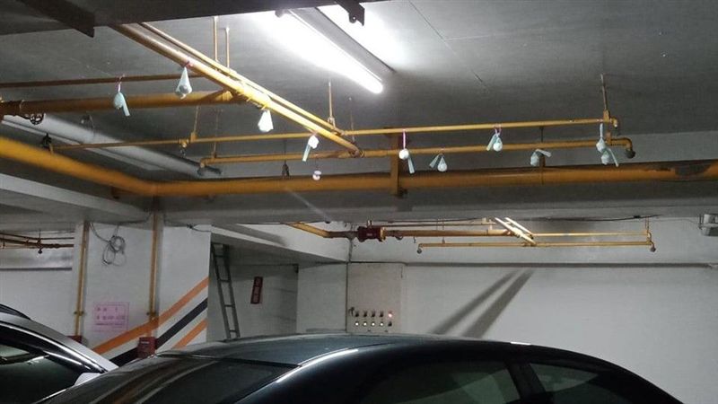 停車場天花板驚見毒藥　管理員這樣回