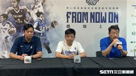 中華籃協理事長謝典霖21日親上火線說明。（圖／記者劉家維攝影）