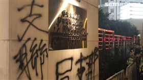 16:9
反送中／怒嗆「支聯辦」！示威群眾蛋洗中共國徽
圖／網友提供