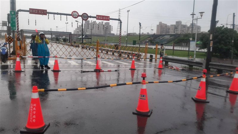 新北大雨　積水排除部分路段仍封閉！