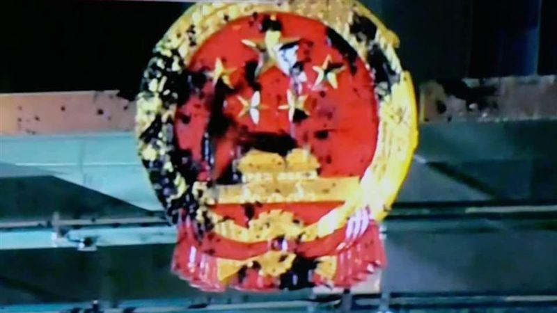 港民遊行「蛋洗中國國徽」前特首怒了