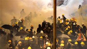 香港,反送中,白衣人,血洗元朗,送醫