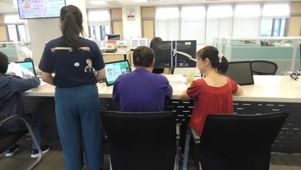 辦證件意外見到他　女泣：沒有缺憾了