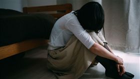 （圖／取自pakutaso）女子,媽媽,難過,哭,憂鬱