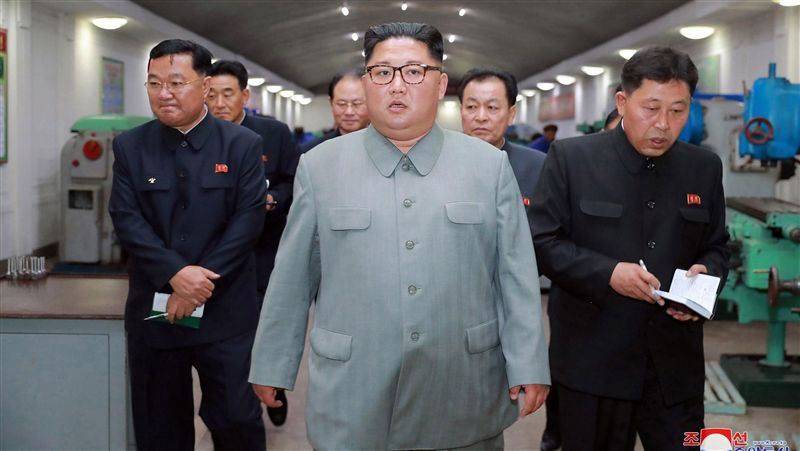 金正恩參觀北韓新建造潛艇