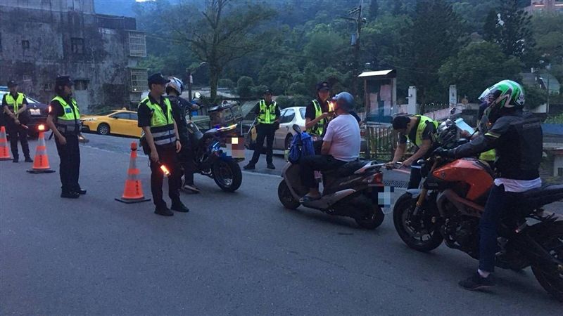 噪音車擾人清夢　警拂曉出擊加強取締