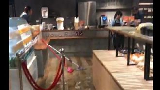 忠孝東路淹水重災區　這網美店也遭殃