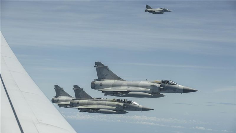 小英返國　4架幻象戰機伴飛照片曝光