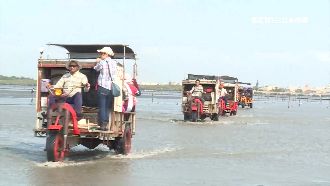 蚵車閃車翻覆！乘客慘摔肋骨、肌腱斷