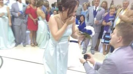 男婚禮上向伴娘求婚　卻遭網友唾棄！