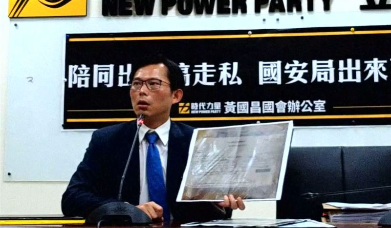 一句戳破國安局謊言！黃國昌叫他踹共