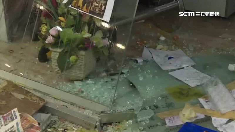 港議員疑勾結黑幫！辦公室遭「蛋洗」