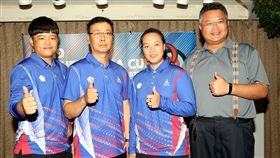 ▲中華射箭隊教練袁叔琪（左起）、田仁秀、選手葉昱琛和射箭協會秘書長李水河，邀請大家一起到台北田徑場為參加亞洲杯的中華隊加油。（圖／中華民國射箭協會提供）