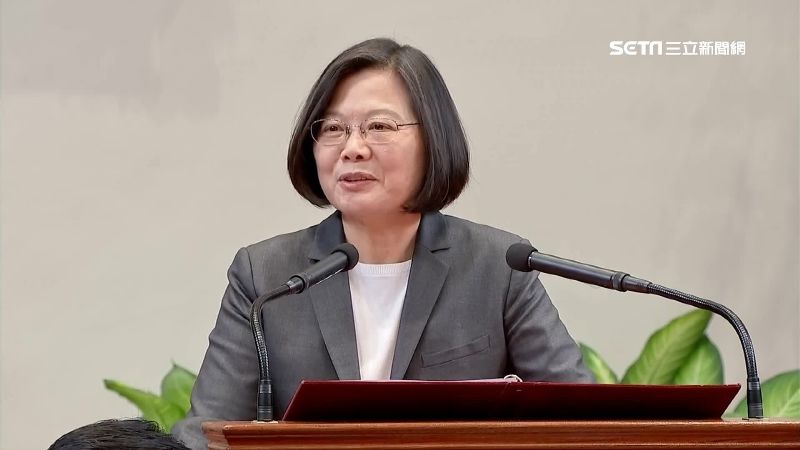 小英出訪兼顧聲量！LINE友增5萬