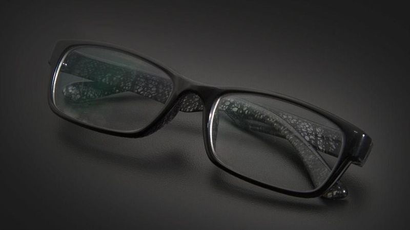 驚！眼鏡布不能擦鏡片　真正功能曝光