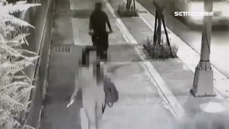 牙助正妹返家聽音樂　突遭鹹豬手襲胸