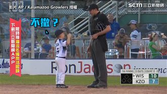 超萌小教練爆氣　不滿判決怒丟球帽