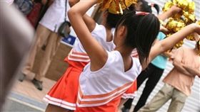 啦啦隊,日本,討論版,5CH,合成照,裙子,內褲,拖鞋,表演,屁股 圖／翻攝自5CH