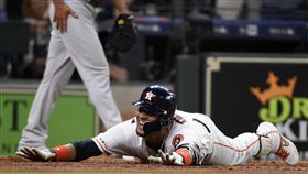 ▲太空人古瑞爾（Yuli Gurriel）跑出場內全壘打。（圖／美聯社）