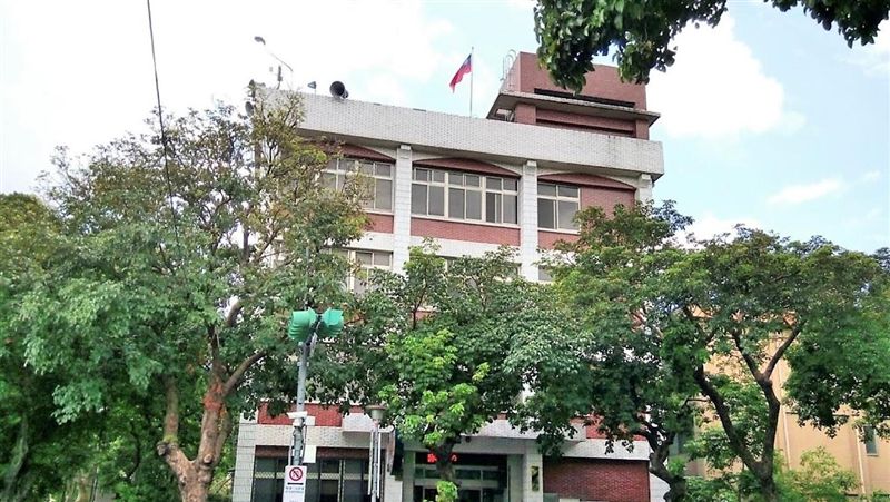 砸爛學校螢幕還踹人　他竟反告警刑求